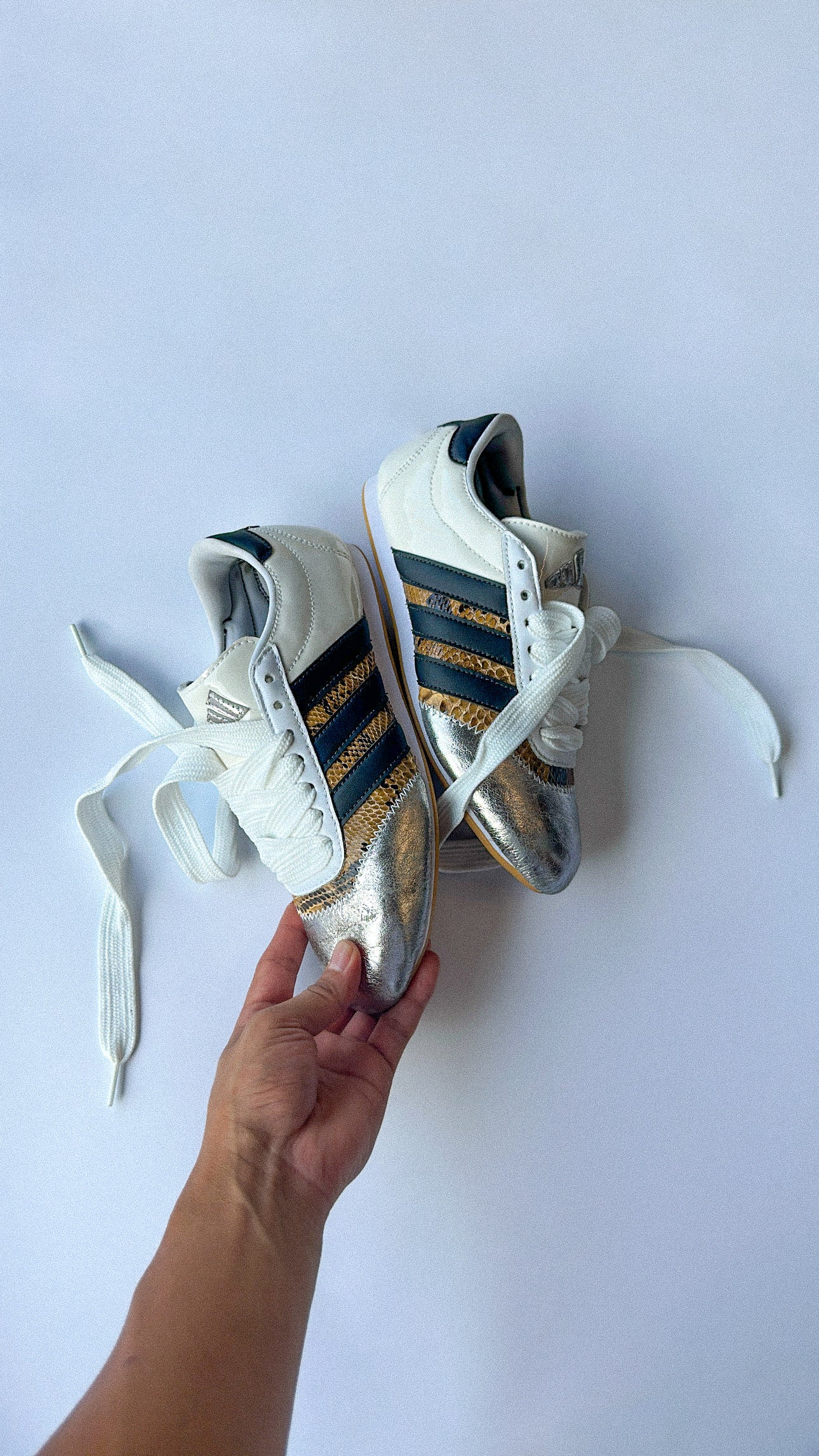 "WHITESNAKE" Adidas