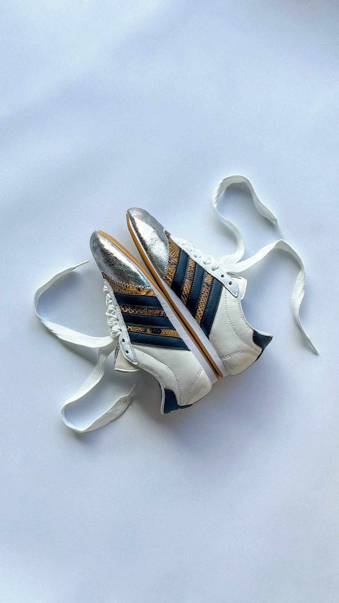"WHITESNAKE" Adidas