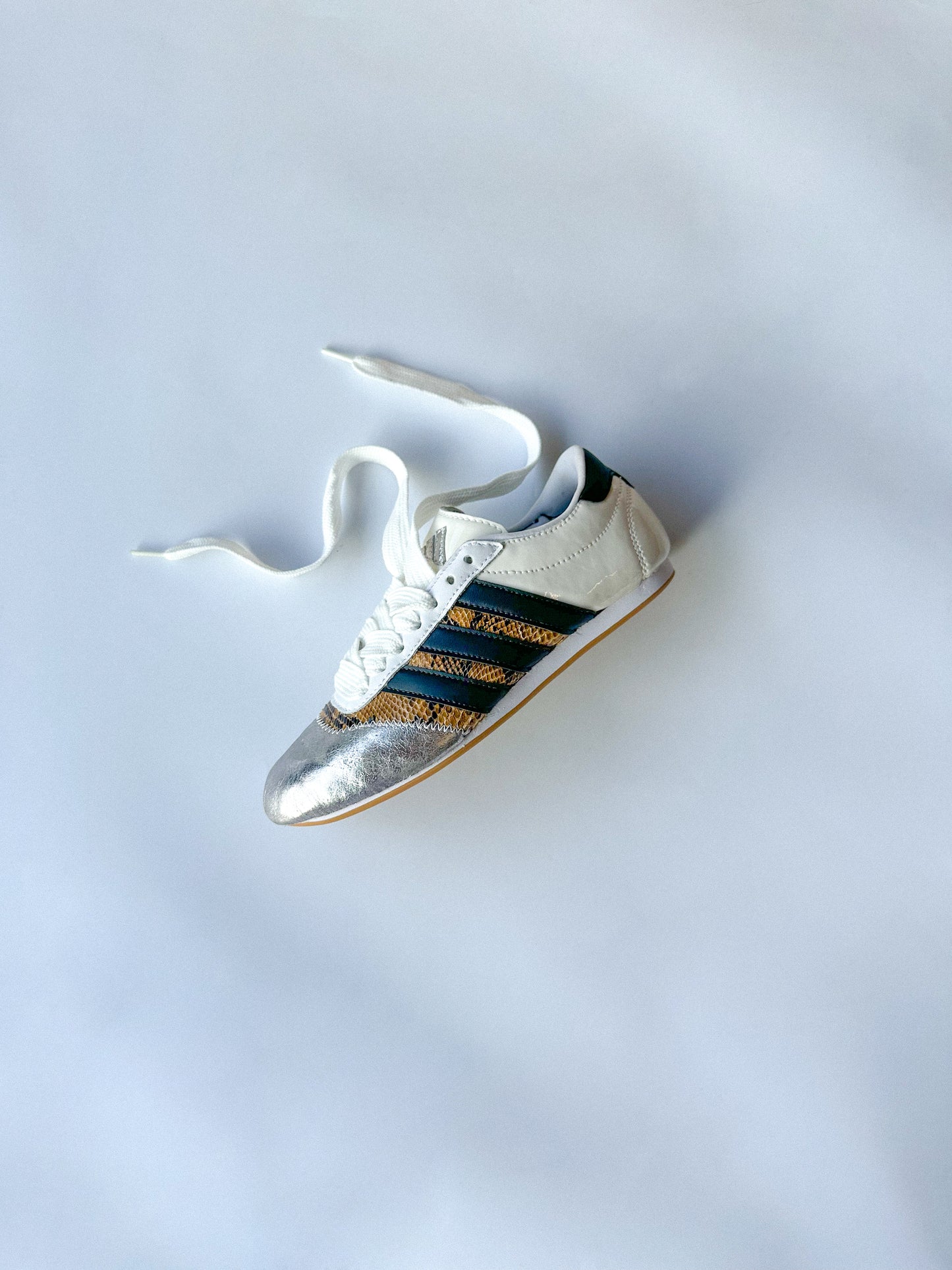 "WHITESNAKE" Adidas