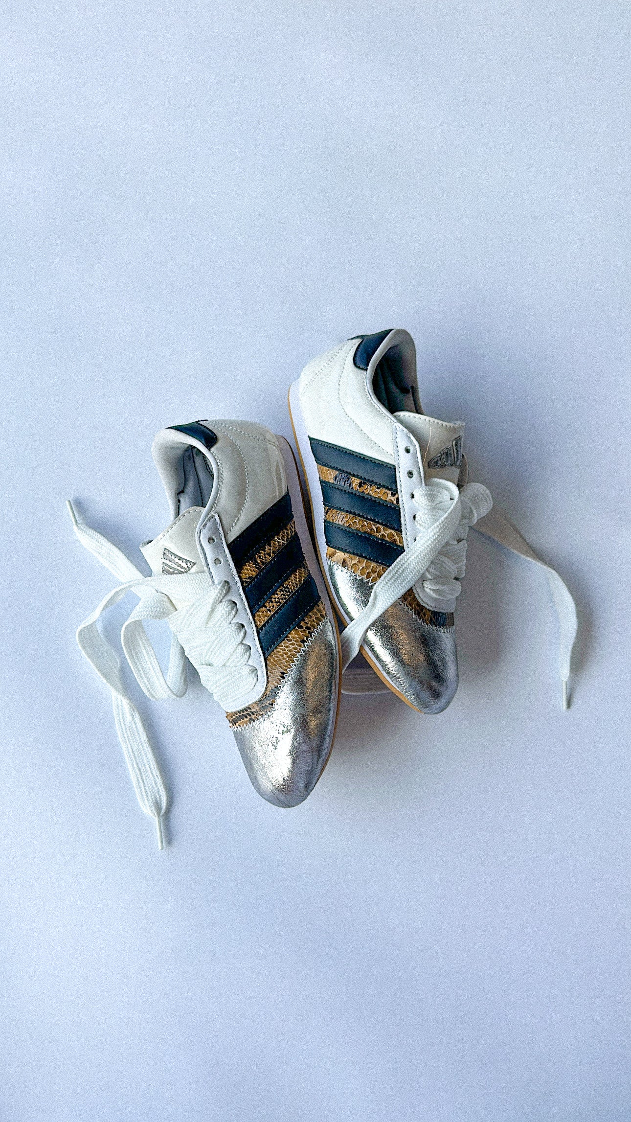 "WHITESNAKE" Adidas