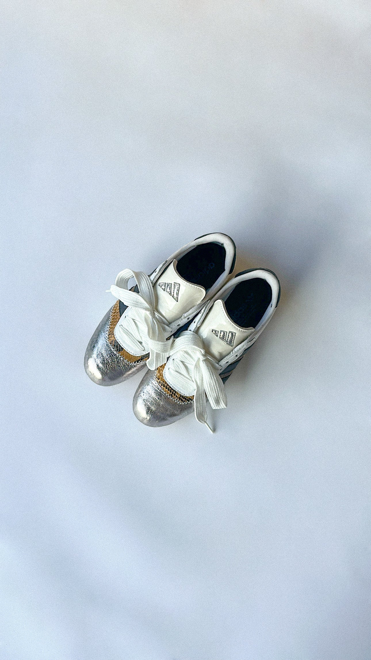 "WHITESNAKE" Adidas